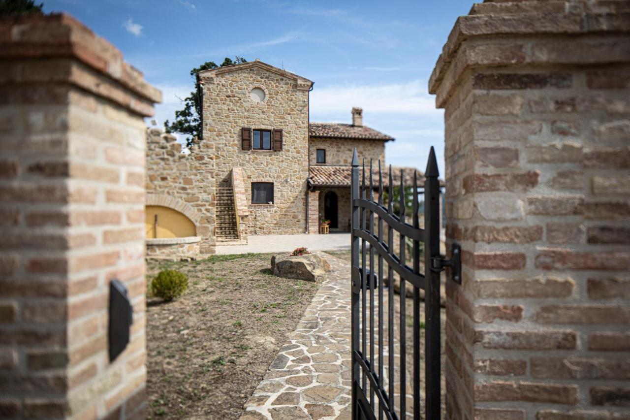Villa Ermelinda - Piscina Privata E Jacuzzi Castelraimondo Buitenkant foto