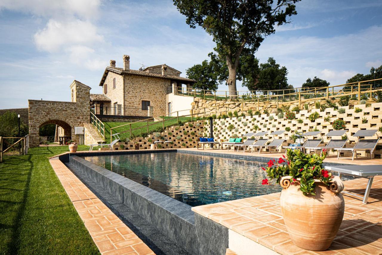 Villa Ermelinda - Piscina Privata E Jacuzzi Castelraimondo Buitenkant foto