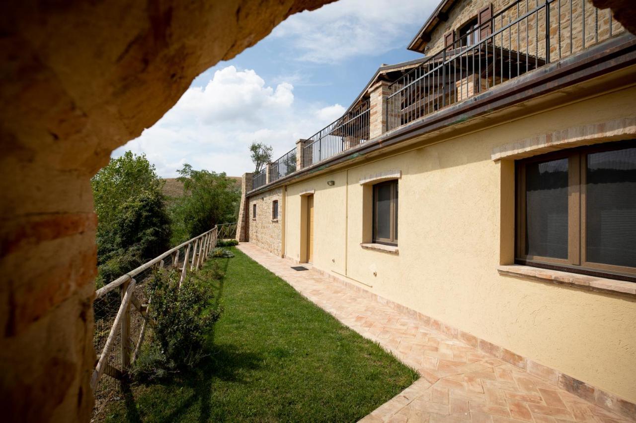 Villa Ermelinda - Piscina Privata E Jacuzzi Castelraimondo Buitenkant foto