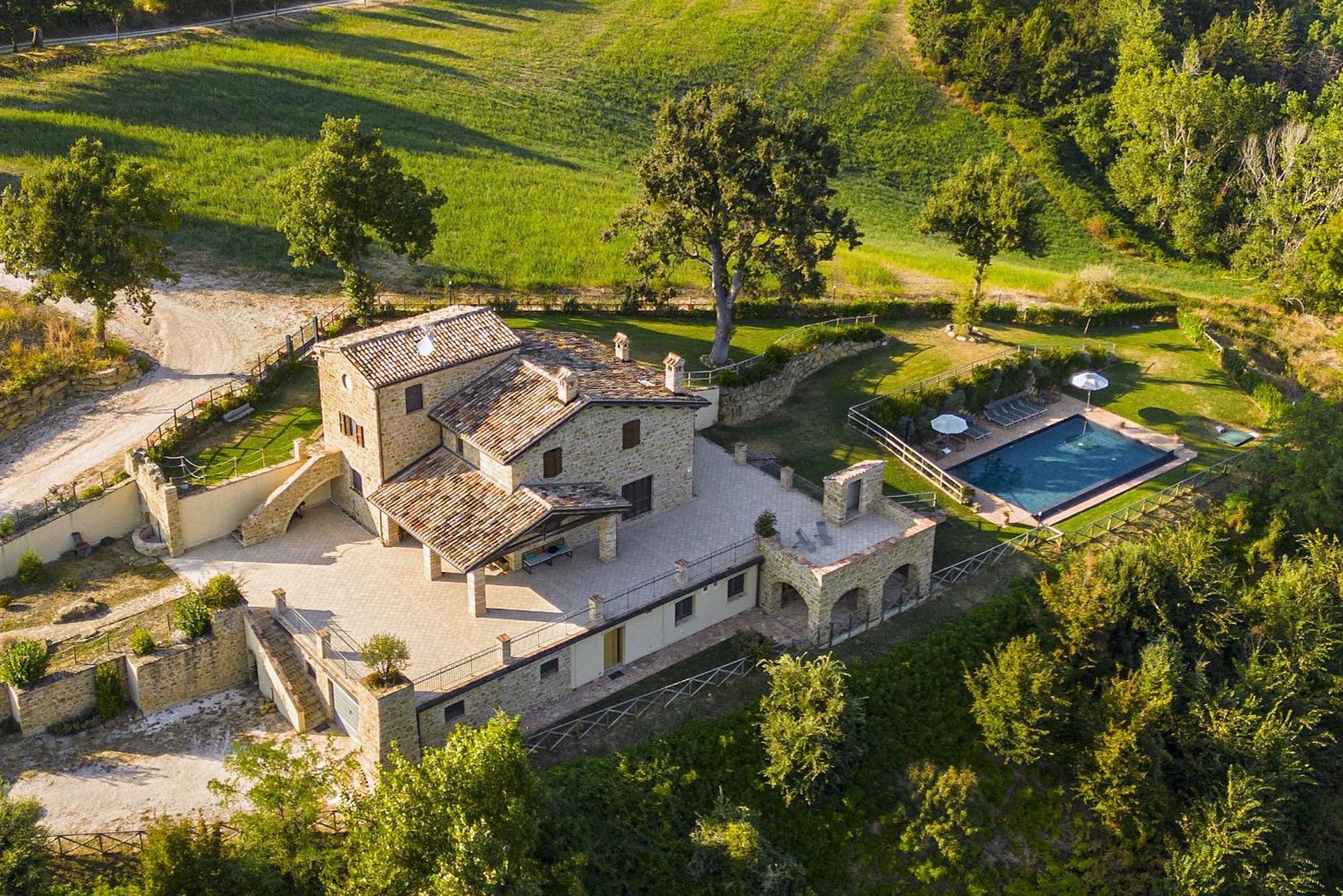 Villa Ermelinda - Piscina Privata E Jacuzzi Castelraimondo Buitenkant foto